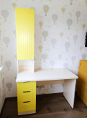 Мебель для детской на заказ "Письменный стол с полкой для подростковой комнаты"