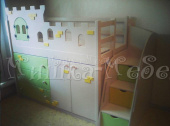 Мебель для детской на заказ "Кровать-чердак с комодом и шкафом "Замок""