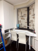 Мебель для детской на заказ "Письменный стол и стеллаж под окно эркер"